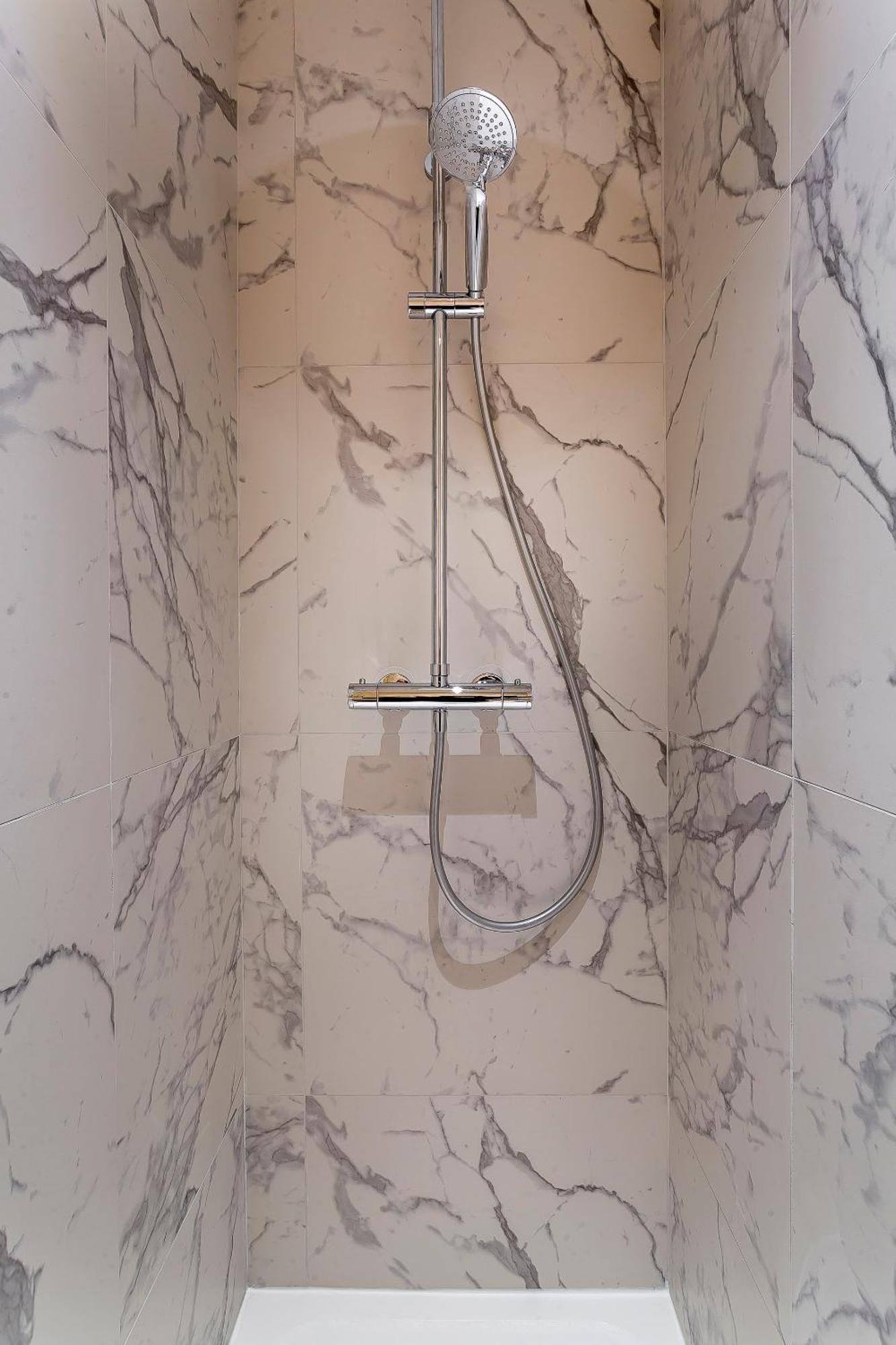 Arbre Sec - T2 - Meuble Tres Calme Apartment Lyon Bagian luar foto