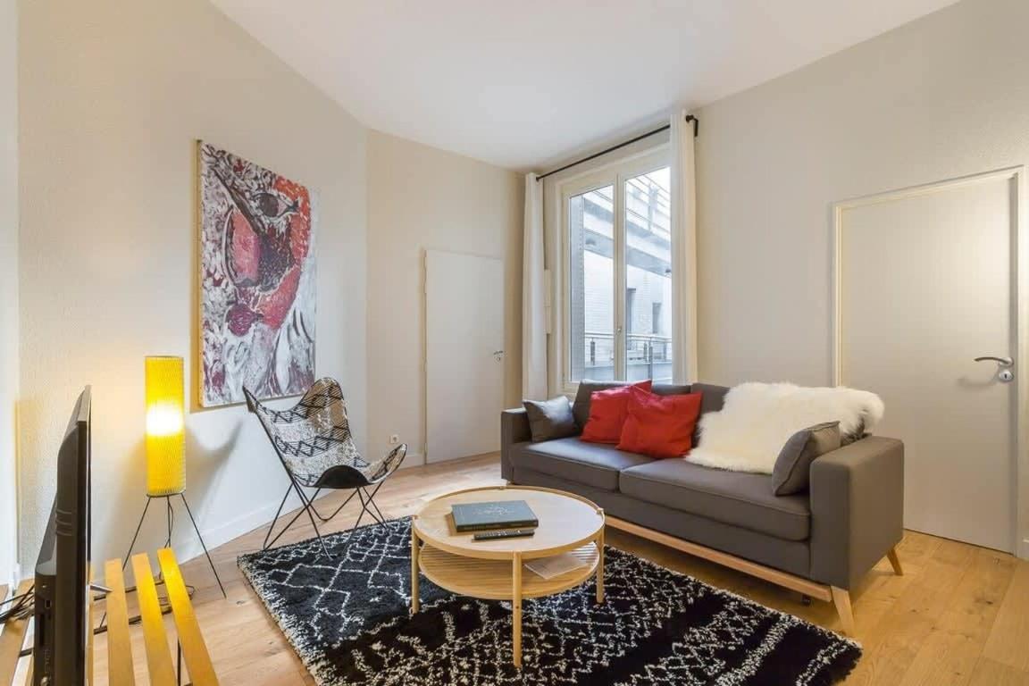 Arbre Sec - T2 - Meuble Tres Calme Apartment Lyon Bagian luar foto